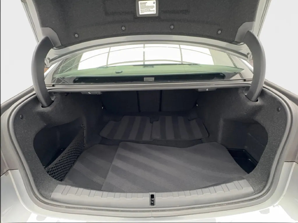 BMW 3 Series photo 19