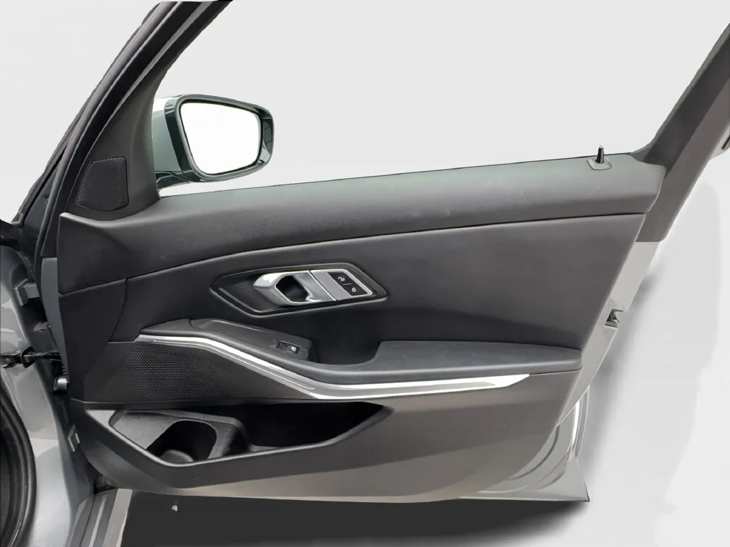 BMW 3 Series photo 36