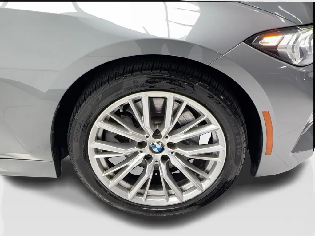 BMW 3 Series photo 16