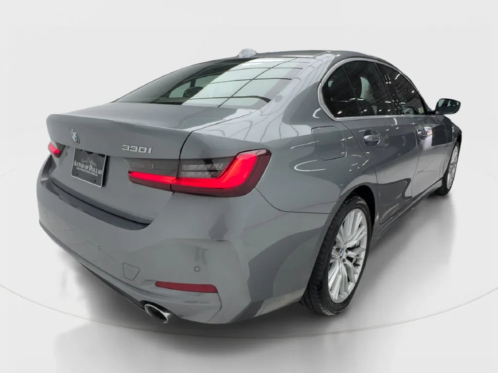 BMW 3 Series photo 8