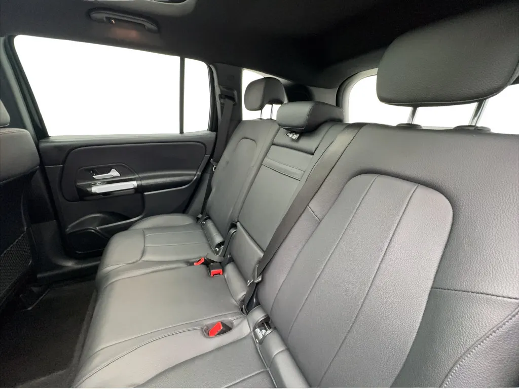Mercedes-Benz GLB photo 26