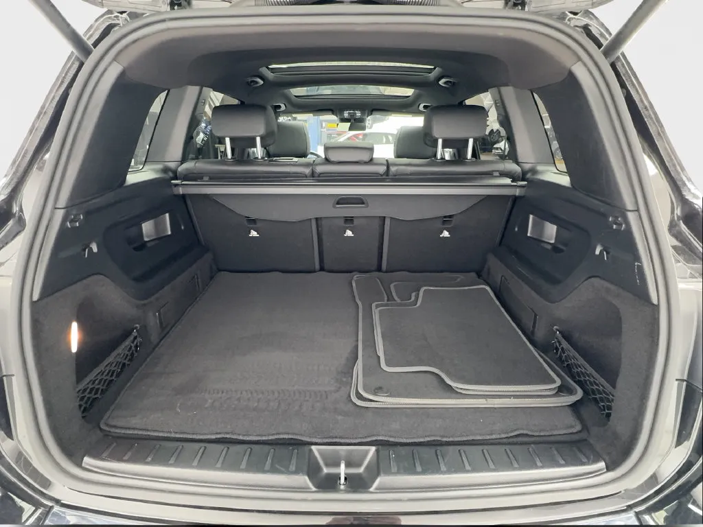 Mercedes-Benz GLB photo 19