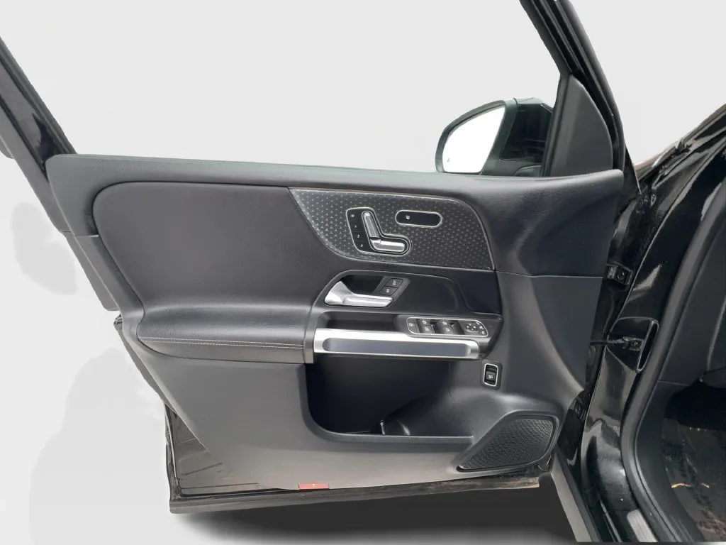 Mercedes-Benz GLB photo 23