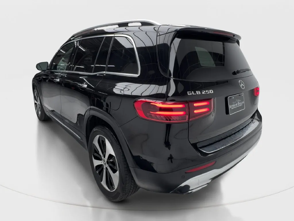 Mercedes-Benz GLB photo 11