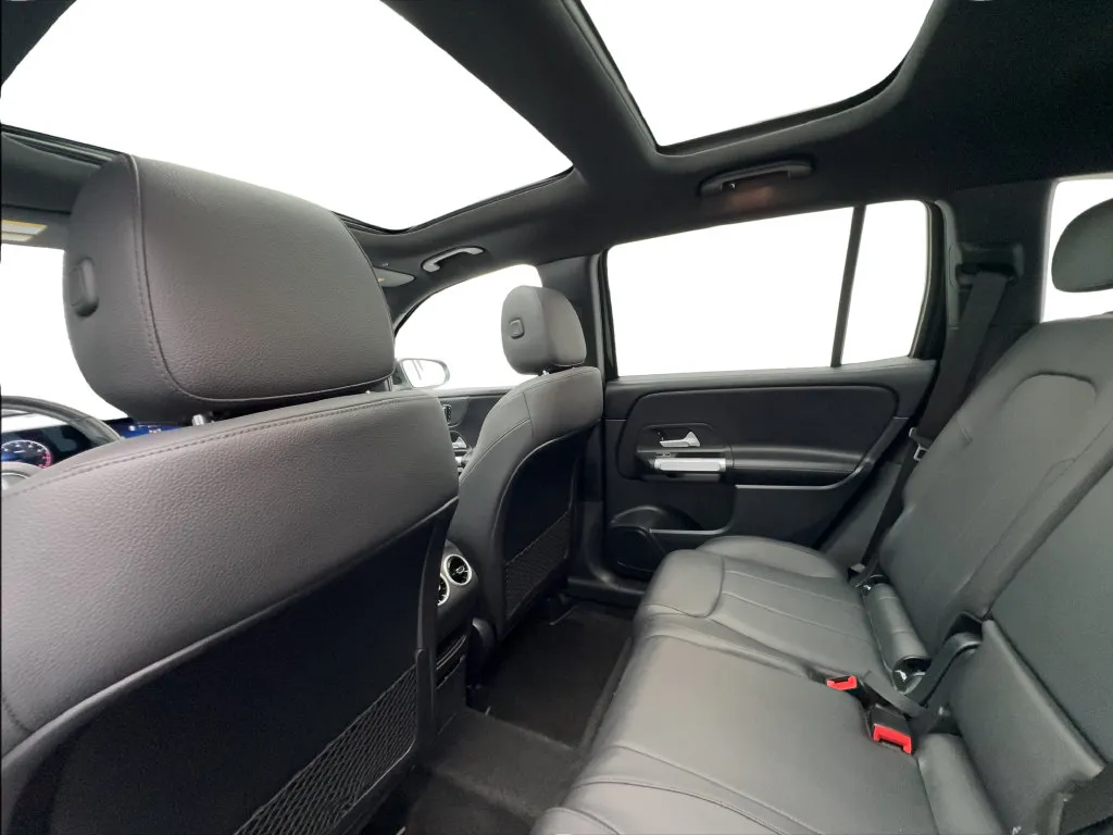 Mercedes-Benz GLB photo 25