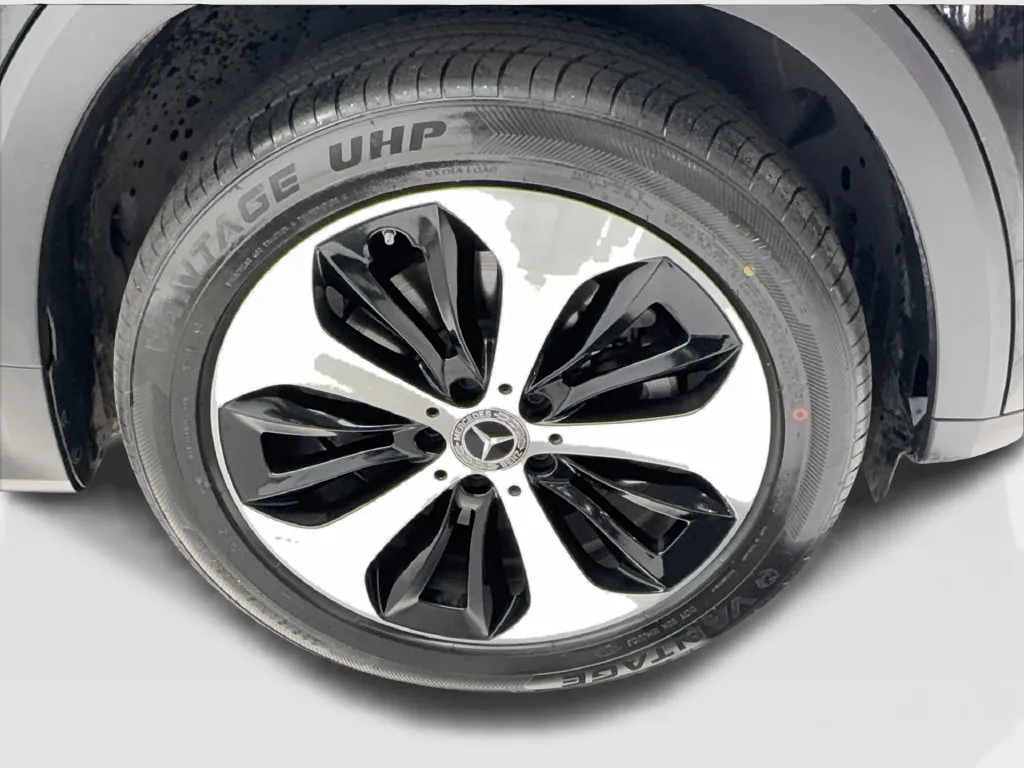 Mercedes-Benz GLB photo 16