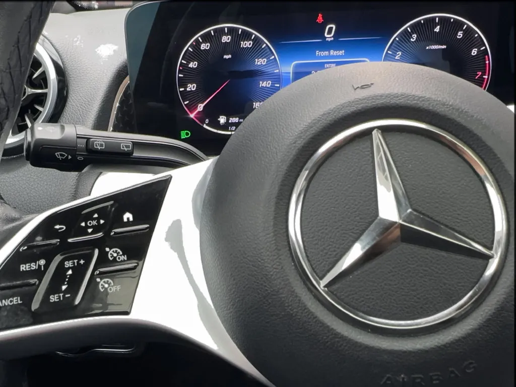 Mercedes-Benz GLB photo 42
