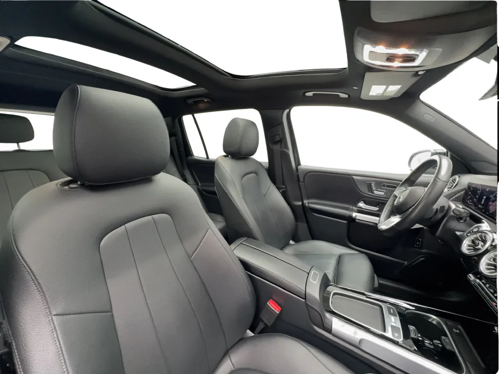 Mercedes-Benz GLB photo 32