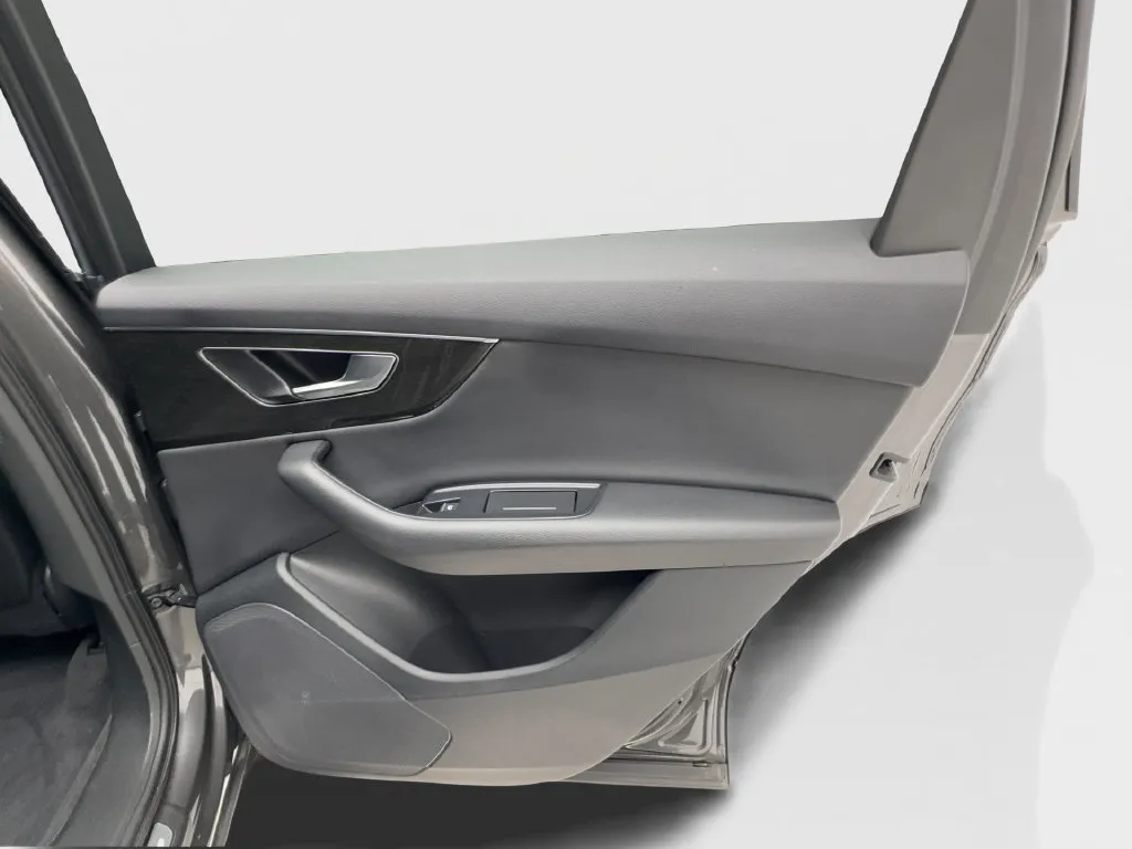 Audi Q7 photo 32