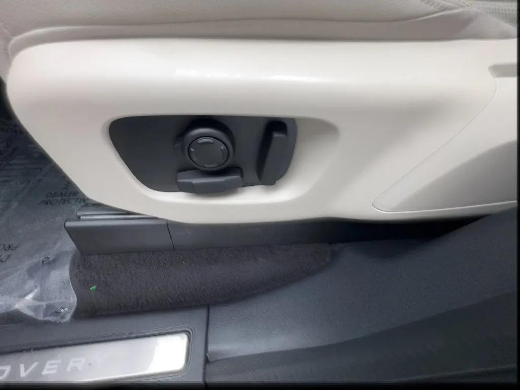 Land Rover Discovery photo 16