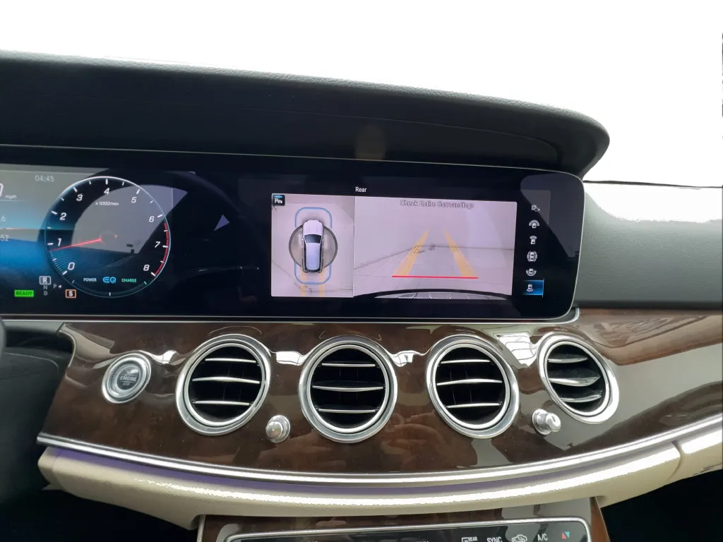 Mercedes-Benz E-Class photo 53