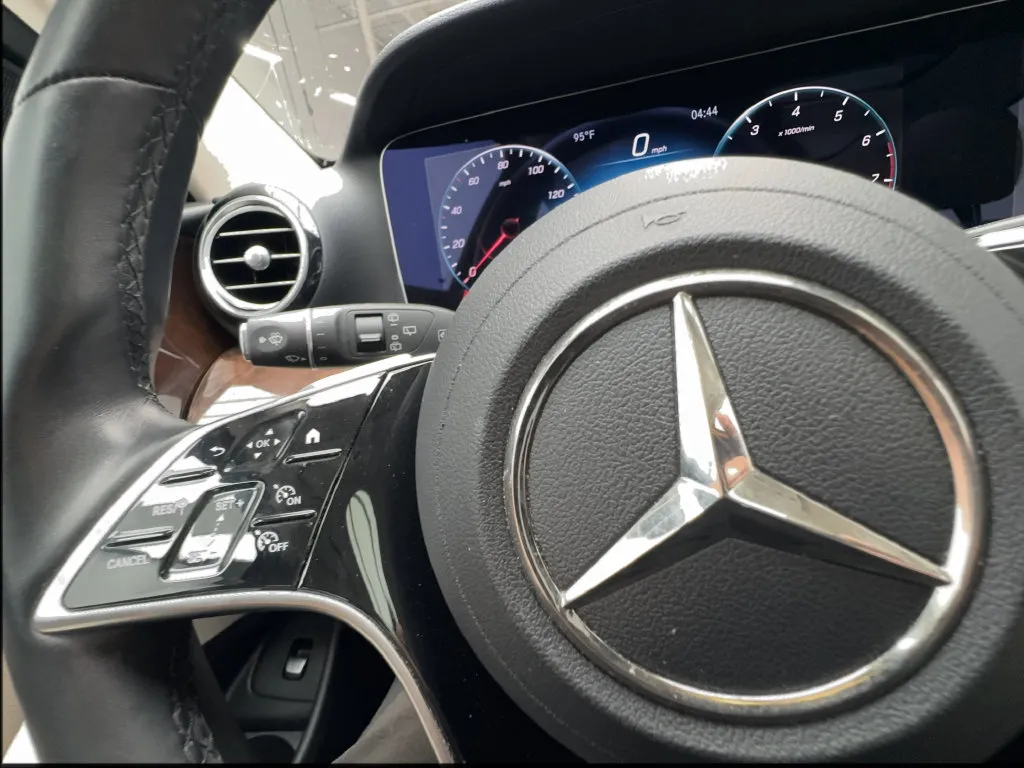 Mercedes-Benz E-Class photo 43