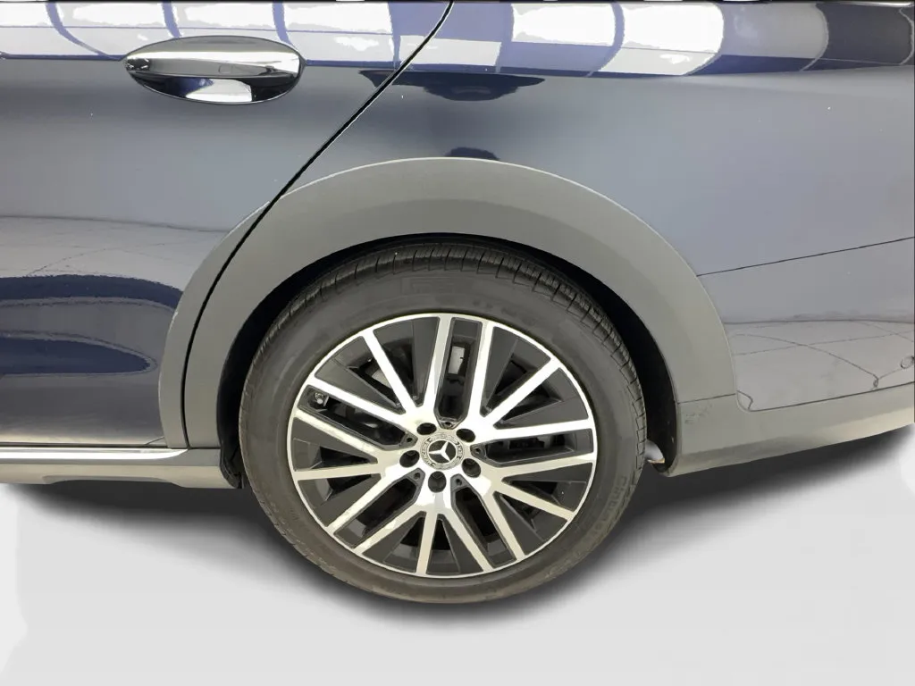 Mercedes-Benz E-Class photo 14