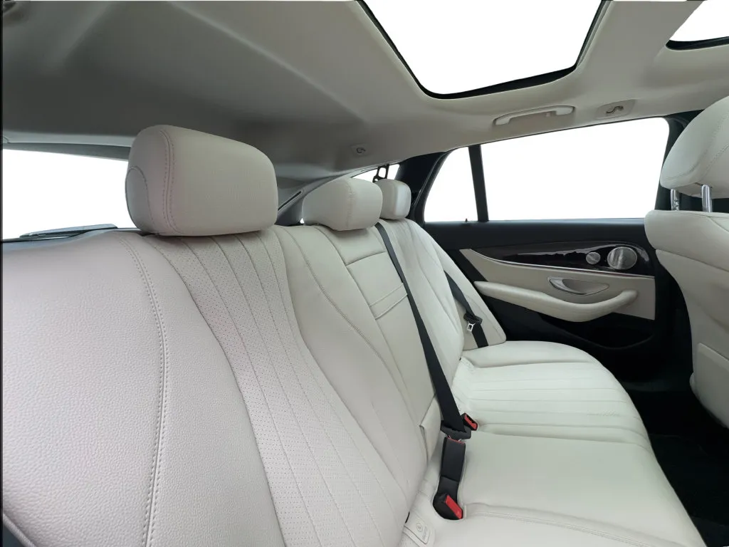 Mercedes-Benz E-Class photo 29