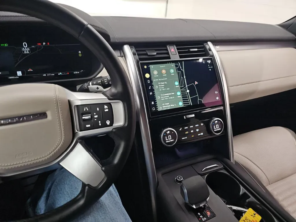 2023 Land Rover Discovery HSE R Dynamic - Photo 6