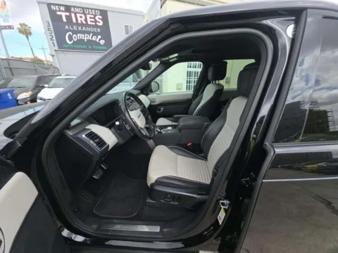 More photos of 2023 Land Rover Discovery Metropolitan Edition at Autos of Dallas - Plano, TX