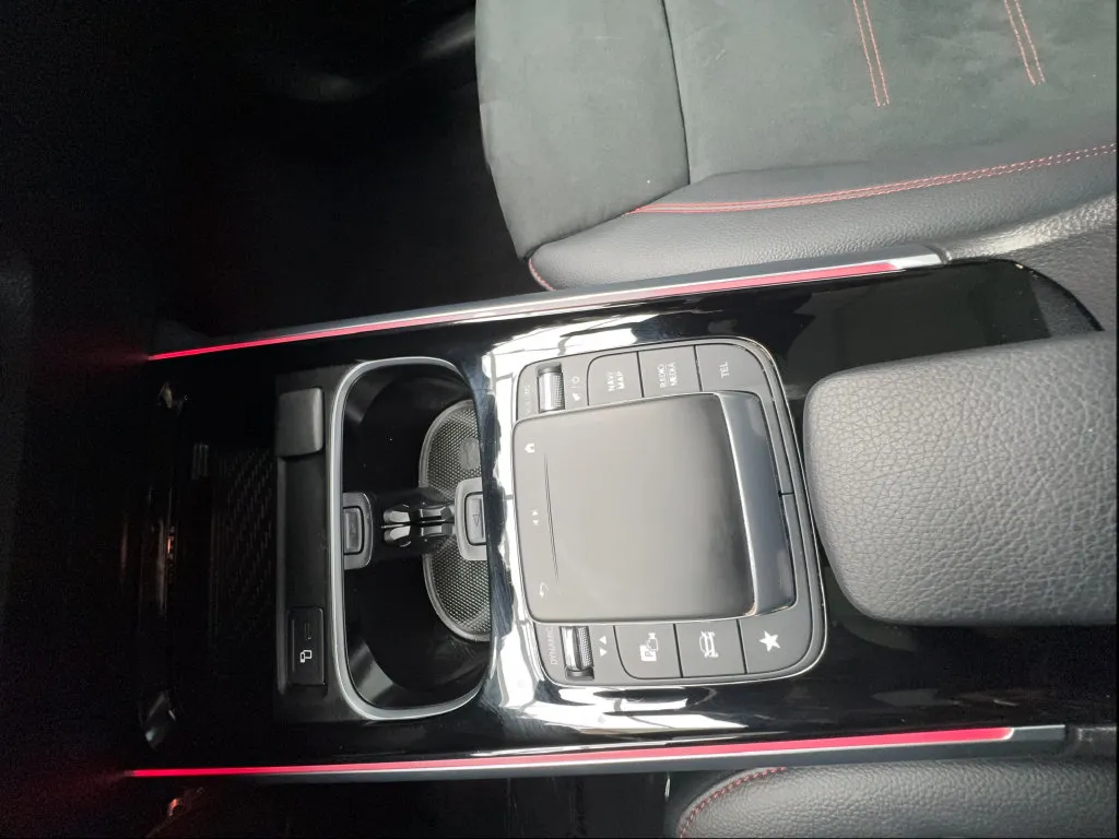Mercedes-Benz EQB photo 46