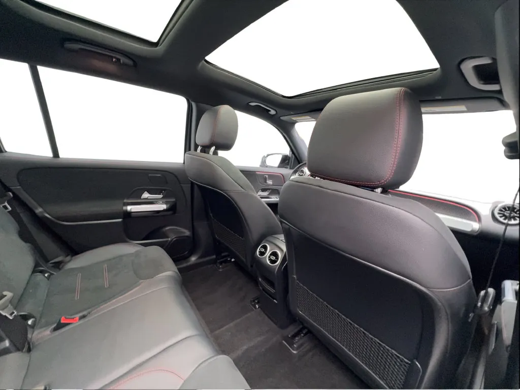 Mercedes-Benz EQB photo 29