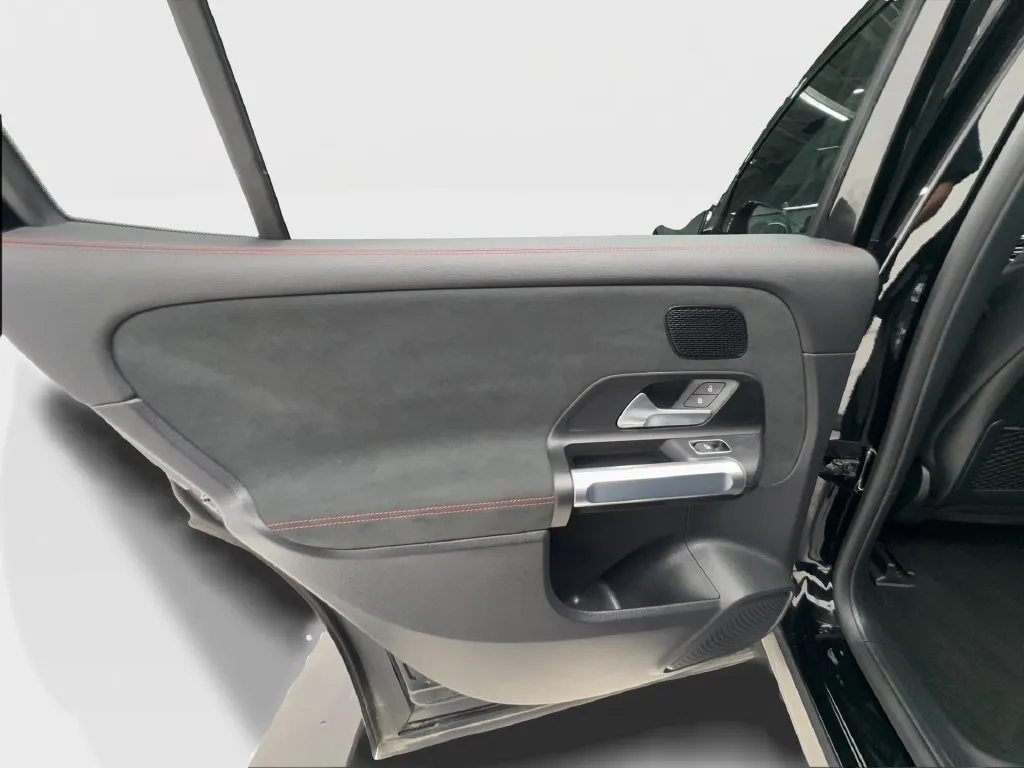 Mercedes-Benz EQB photo 27