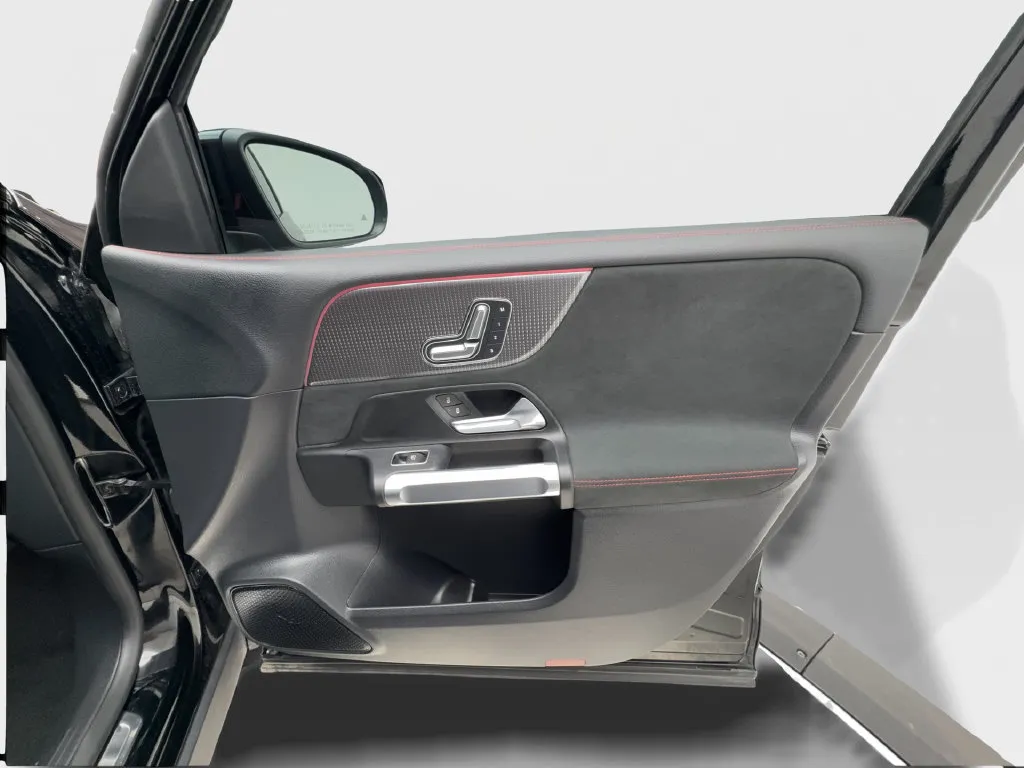 Mercedes-Benz EQB photo 34