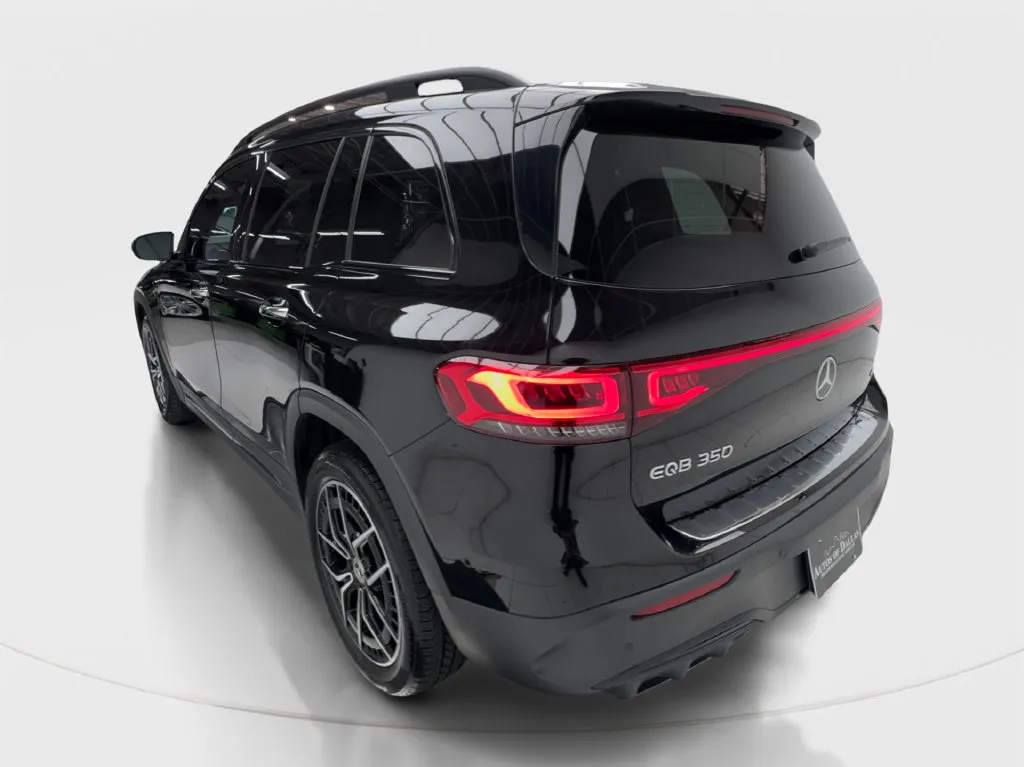 Mercedes-Benz EQB photo 11