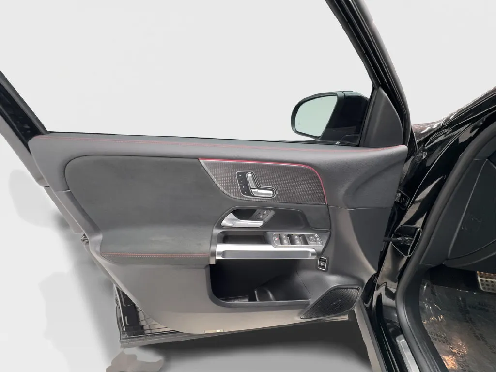 Mercedes-Benz EQB photo 23
