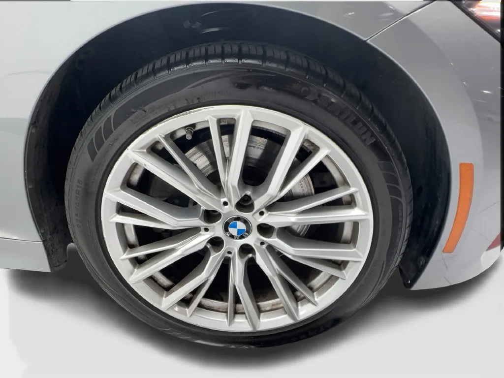 BMW 3 Series photo 16