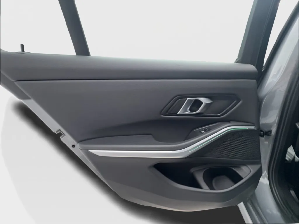 BMW 3 Series photo 29