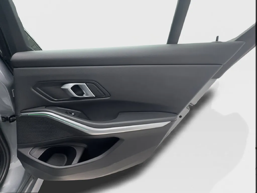 BMW 3 Series photo 32