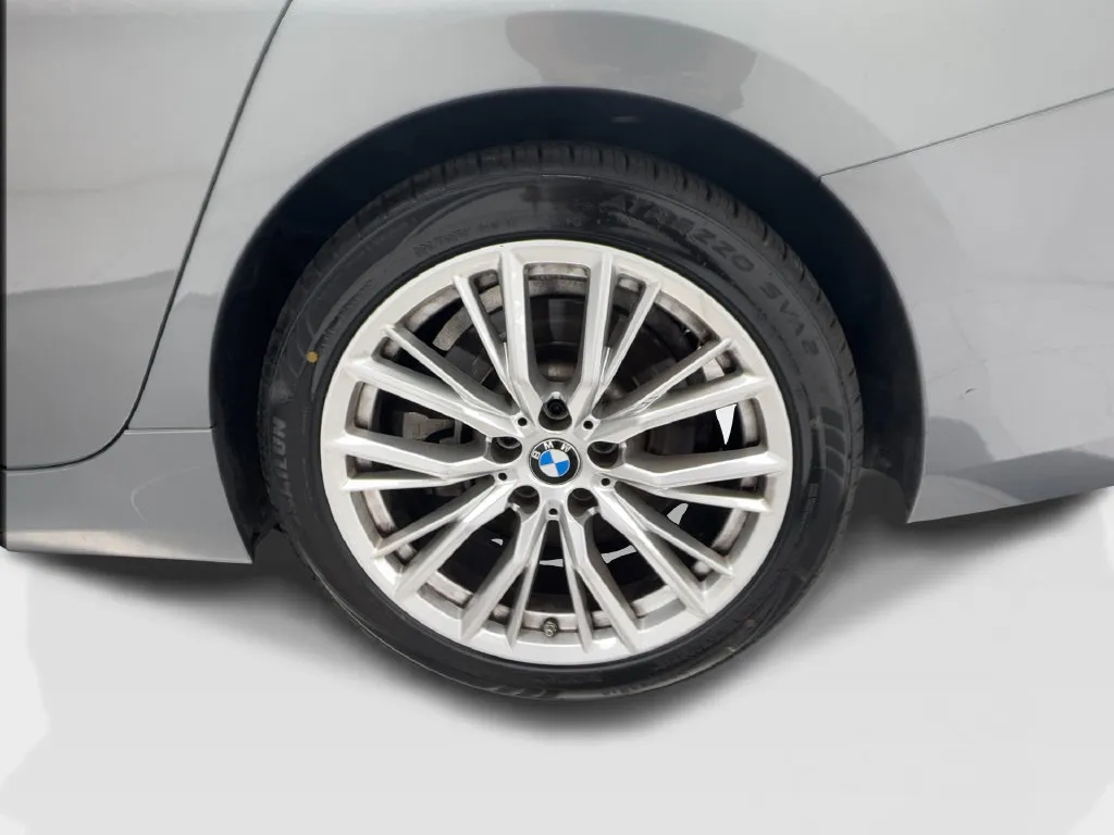 BMW 3 Series photo 14
