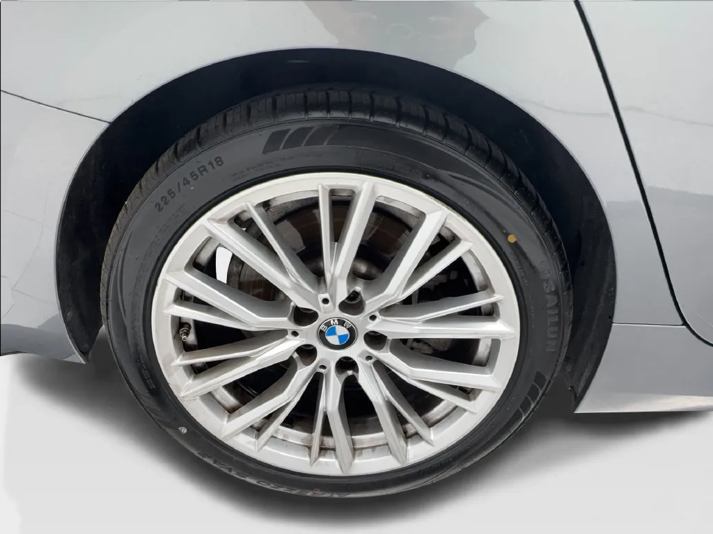 BMW 3 Series photo 18