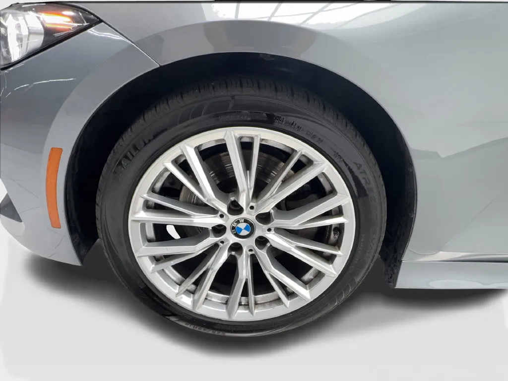 BMW 3 Series photo 15