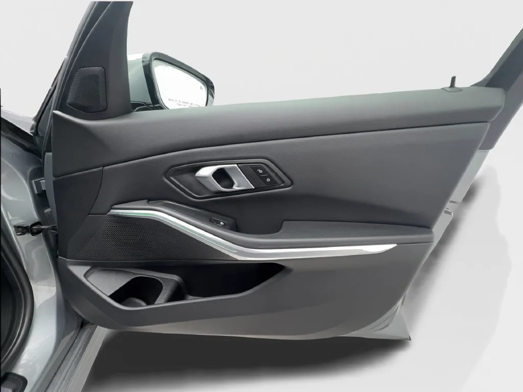 BMW 3 Series photo 36