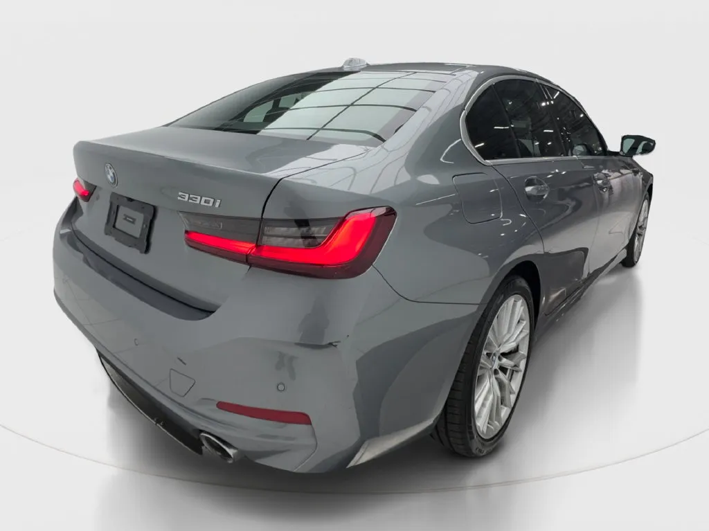 BMW 3 Series photo 8