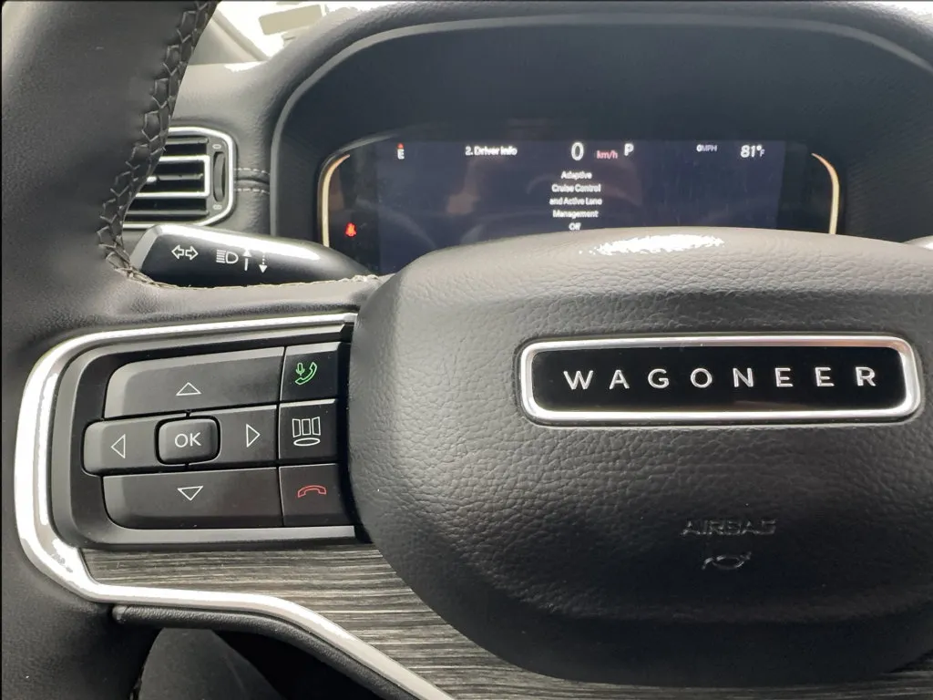 Jeep Wagoneer L photo 46