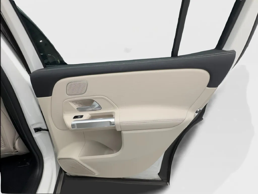 Mercedes-Benz EQB photo 30