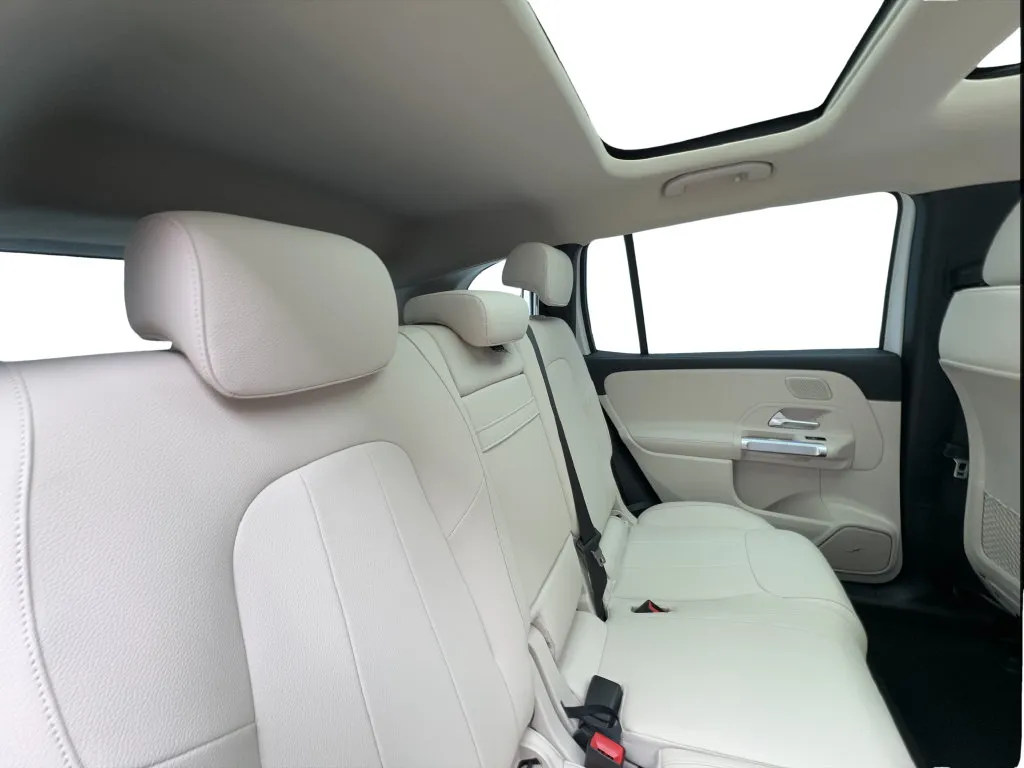 Mercedes-Benz EQB photo 29