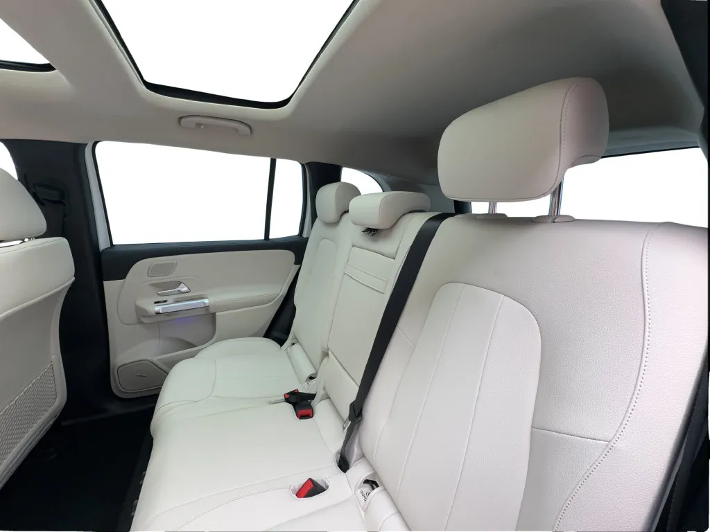 Mercedes-Benz EQB photo 26