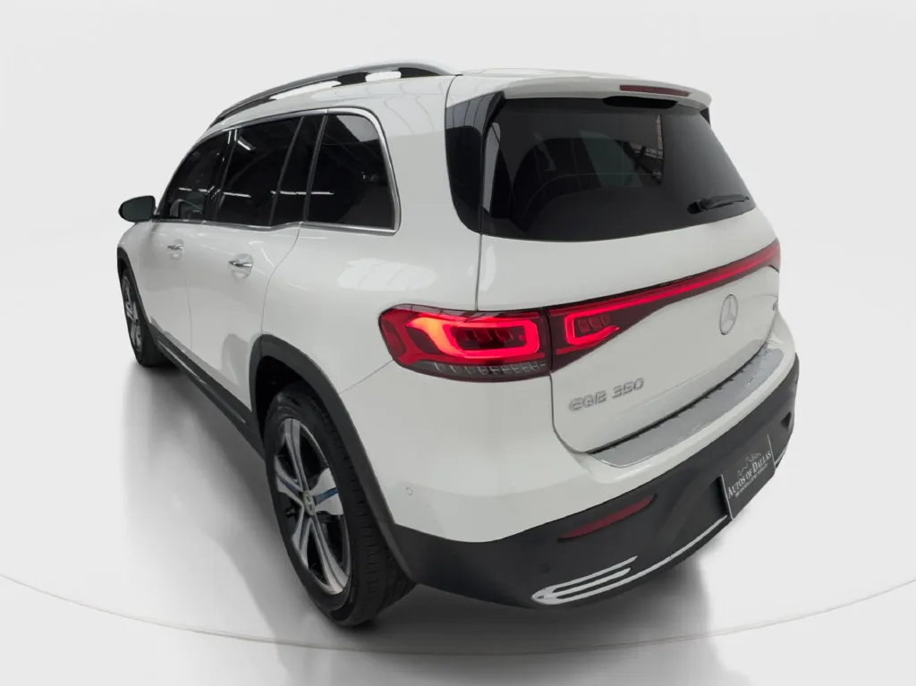 Mercedes-Benz EQB photo 11