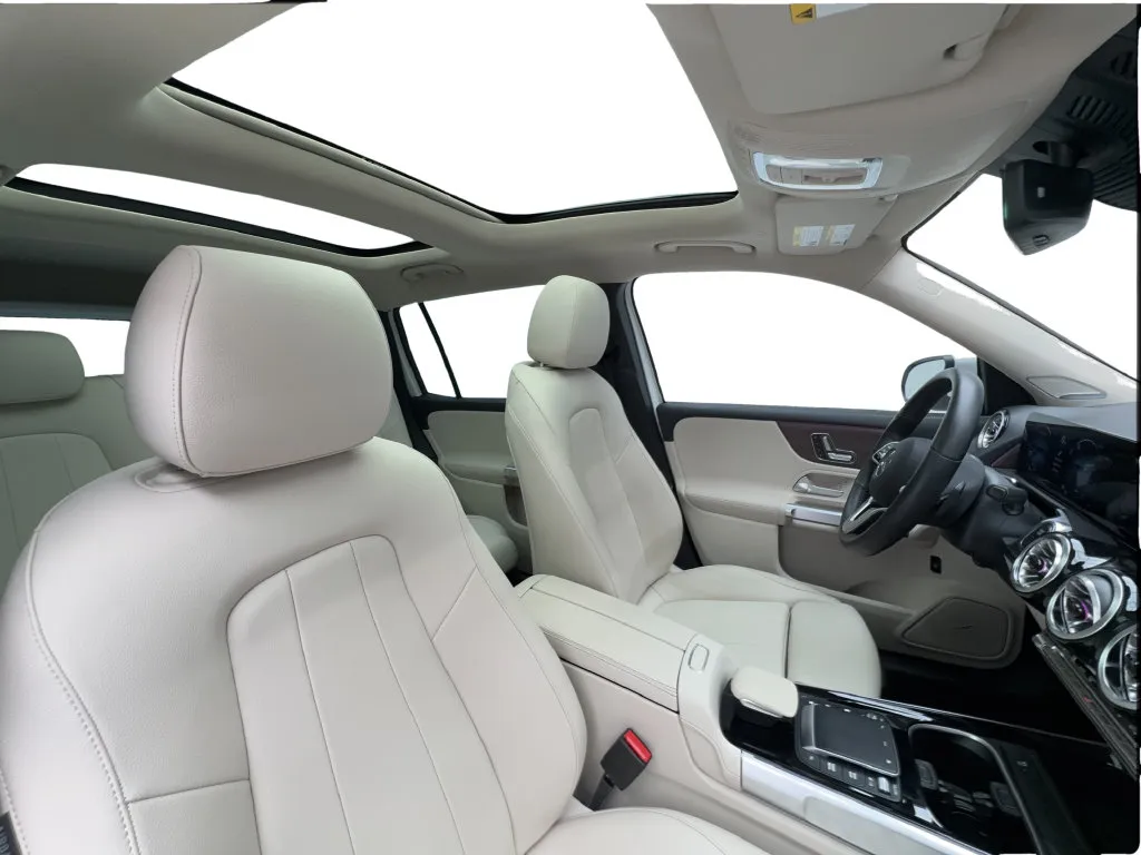 Mercedes-Benz EQB photo 32
