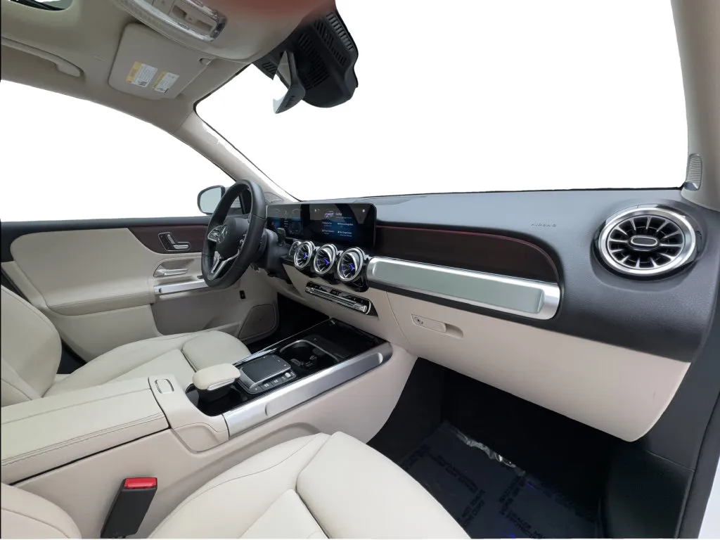 Mercedes-Benz EQB photo 33