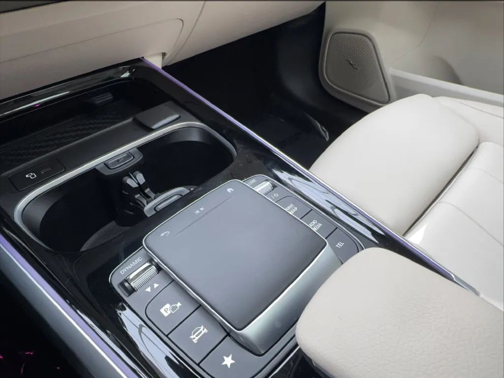 Mercedes-Benz EQB photo 52