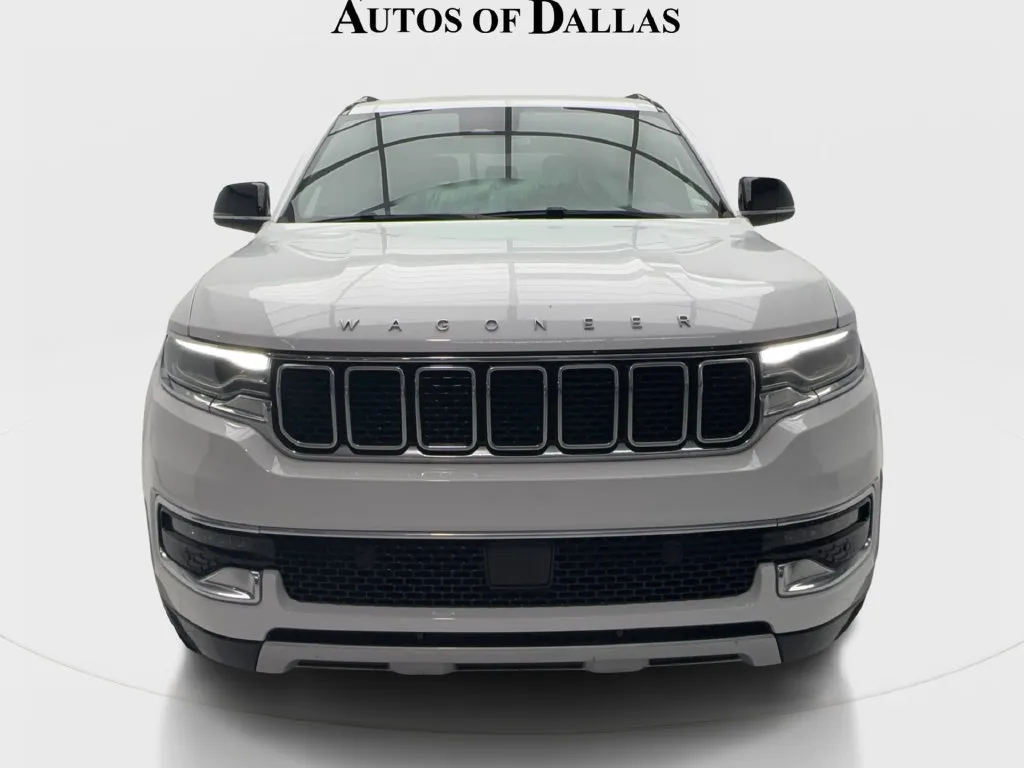 Jeep Wagoneer L photo 4