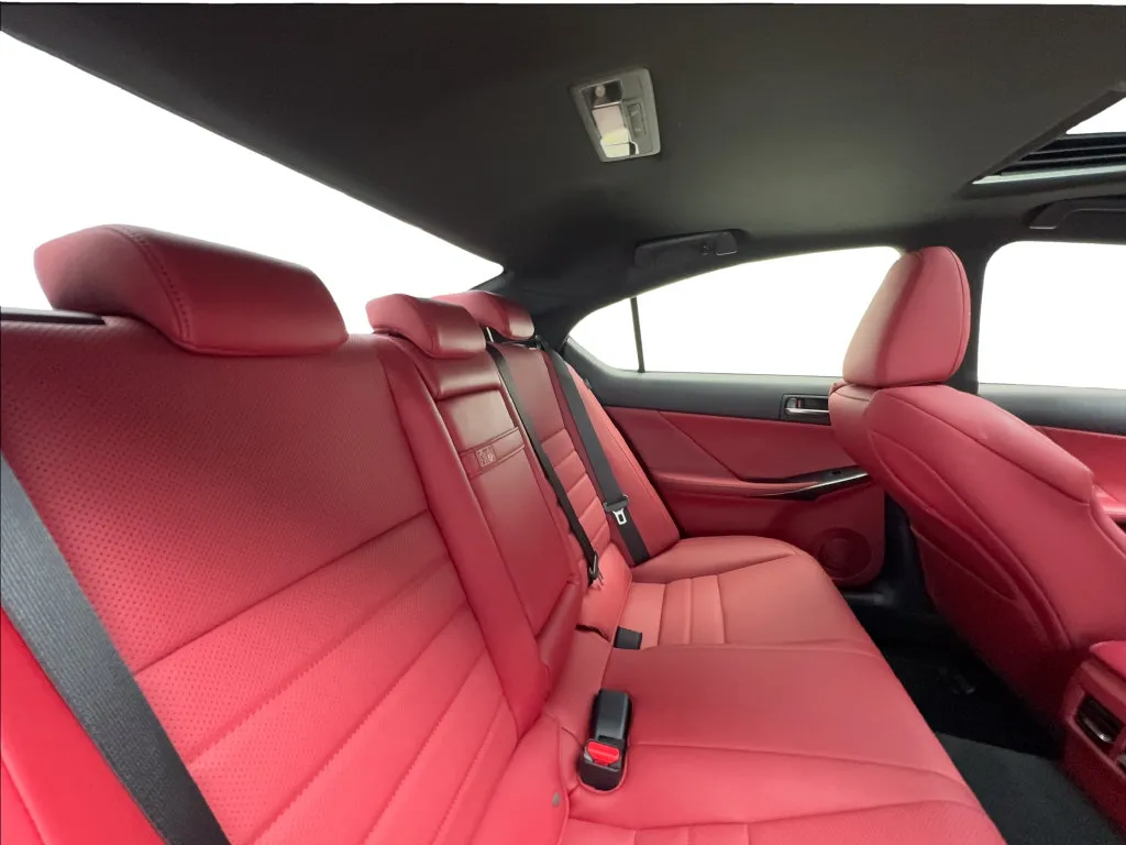 Lexus IS photo 29