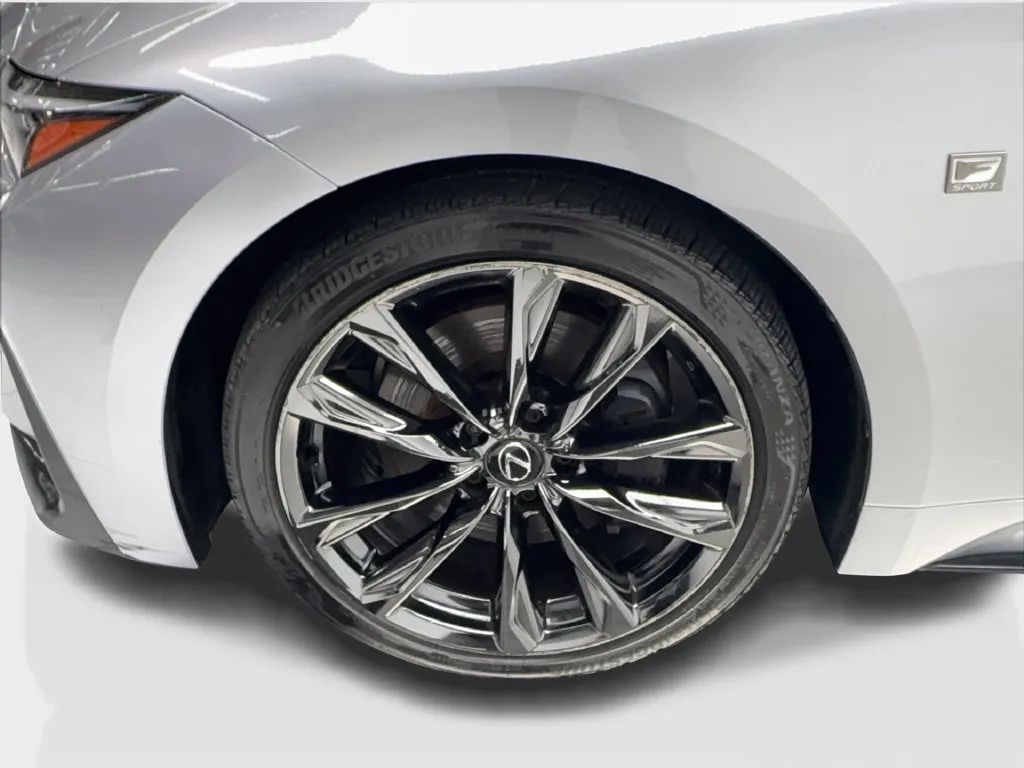 Lexus IS photo 15