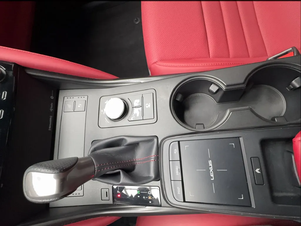 Lexus IS photo 48