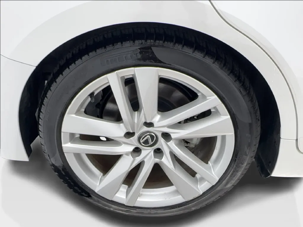 Lexus IS photo 18