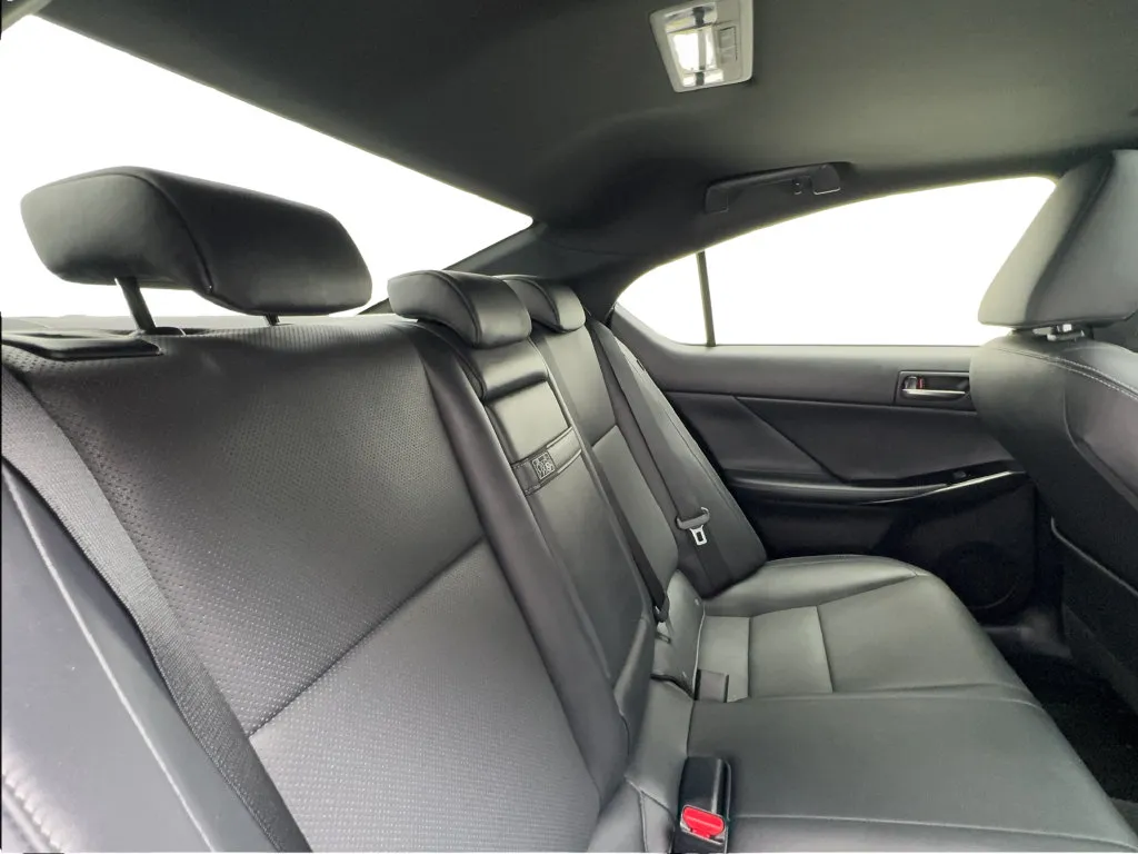 Lexus IS photo 30