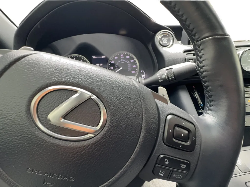 Lexus IS photo 47