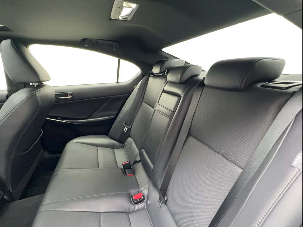 Lexus IS photo 39